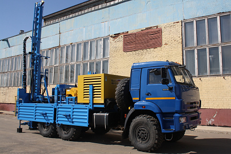 Самоходная буровая установка УГБ на шасси КАМАЗ-43118